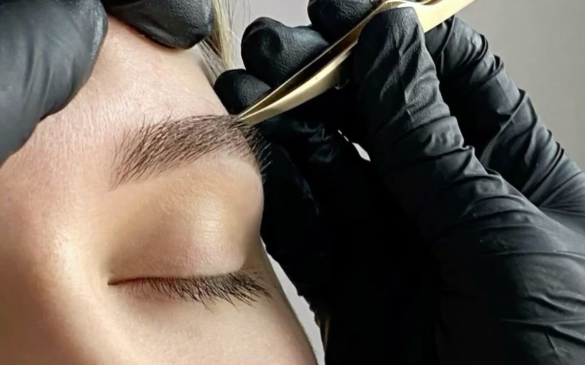 Regulacja brwi – KATARZYNA BRUI Salon urody Białystok – efekt zabiegu